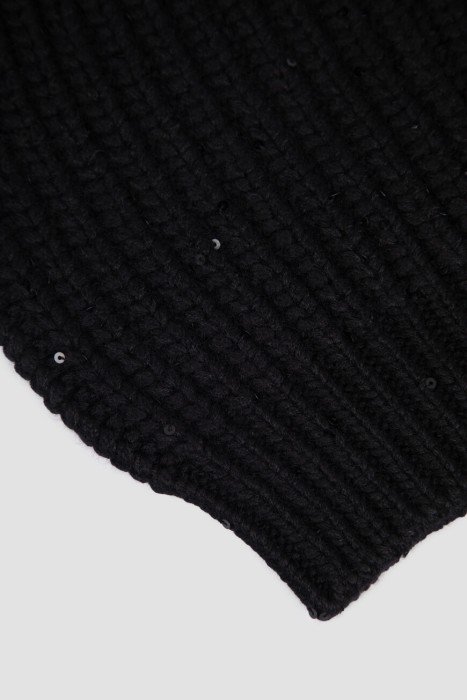 Товар черного цвета с внутренней стороны