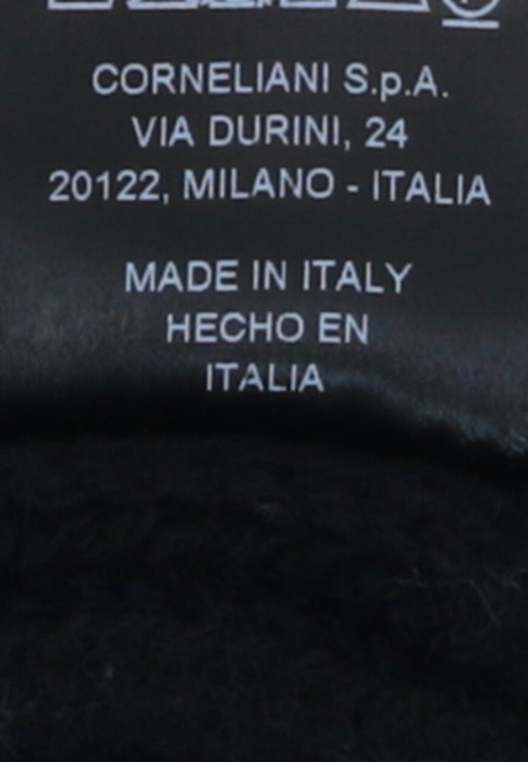 Товар синего цвета с внутренней стороны