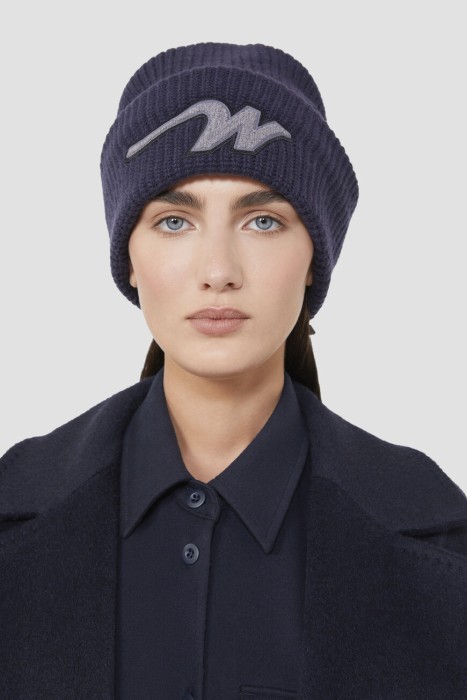 шапка  по цене 14400 руб вид справа