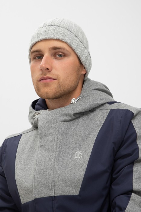 шапка  от бренда brunello cucinelli вид слева