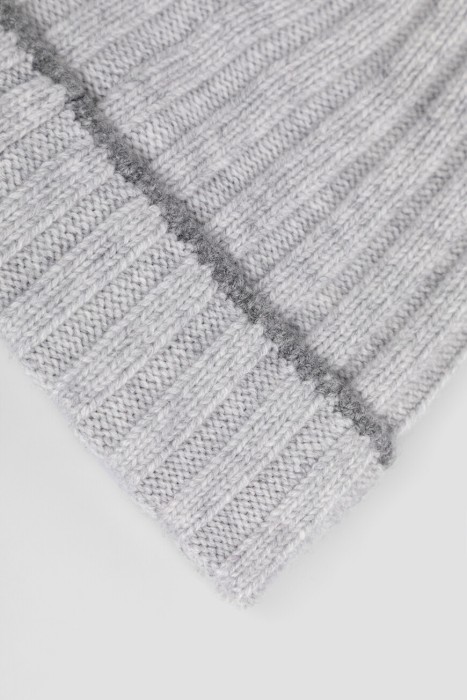 Товар серого цвета с внутренней стороны