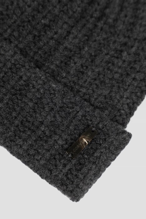 Товар серого цвета с внутренней стороны