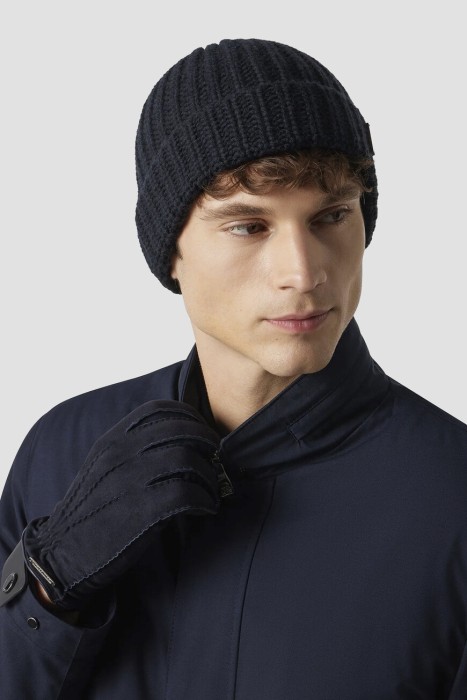 шапка  по цене 13200 руб вид справа