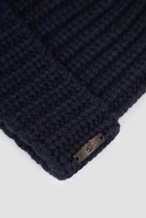 Товар синего цвета с внутренней стороны