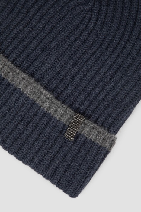 Товар синего цвета с внутренней стороны