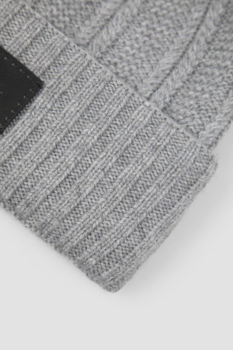 Товар серого цвета с внутренней стороны