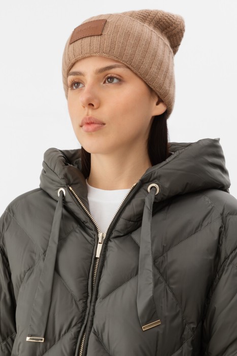 шапка  от бренда max mara вид слева