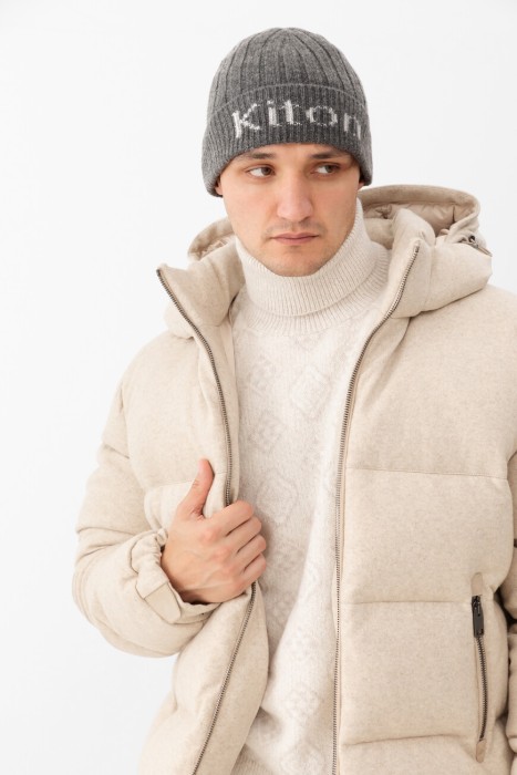 шапка  по цене 37500 руб вид справа