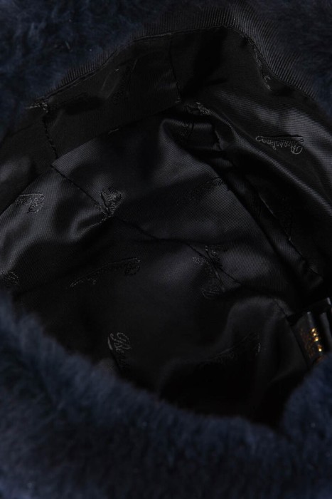 шапка  по цене 66000 руб вид справа