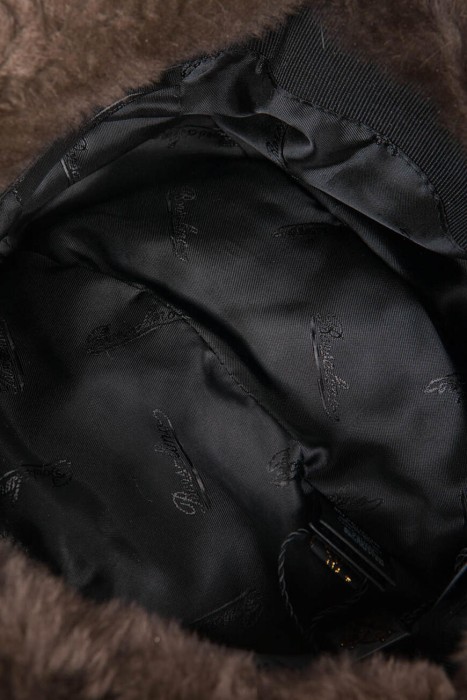 шапка  по цене 66000 руб вид справа