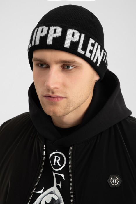 шапка  от бренда philipp plein вид слева