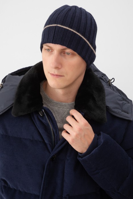 шапка  от бренда brunello cucinelli вид слева