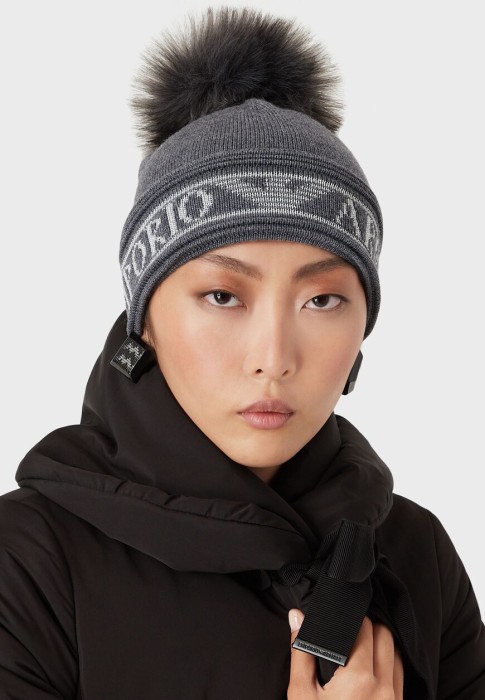 Товар серого цвета с внутренней стороны