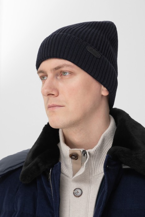 шапка  от бренда brioni вид слева