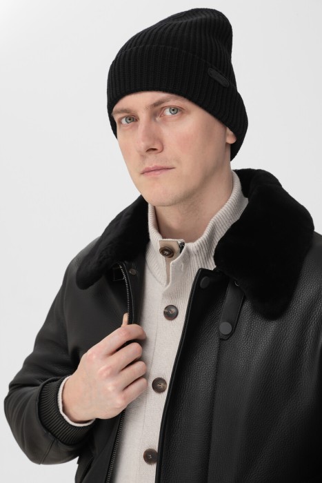 шапка  от бренда brioni вид слева