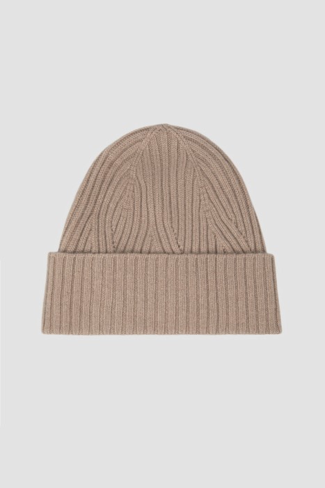 шапка  по цене 16250 руб вид справа