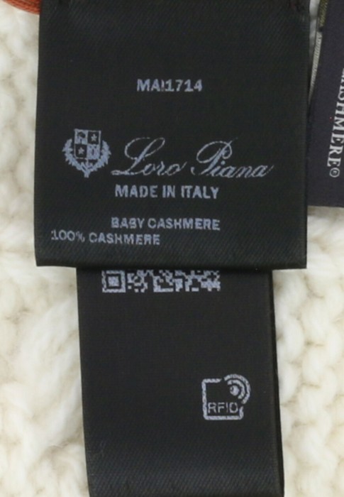 Товар коричневого цвета с внутренней стороны