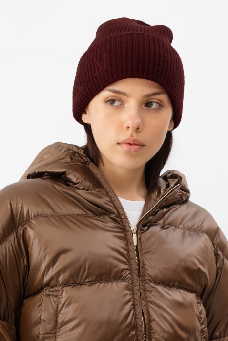 шапка  от бренда max mara вид слева