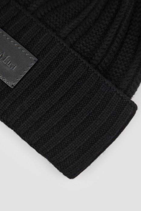 Товар черного цвета с внутренней стороны