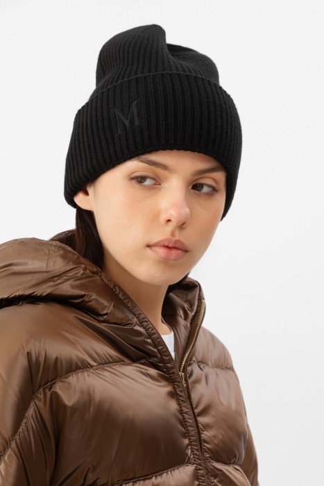 шапка  от бренда max mara вид слева