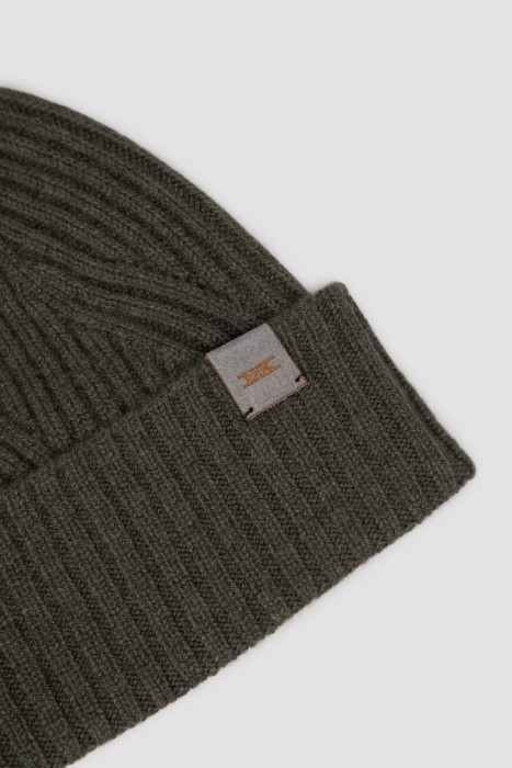 Товар зеленого цвета с внутренней стороны