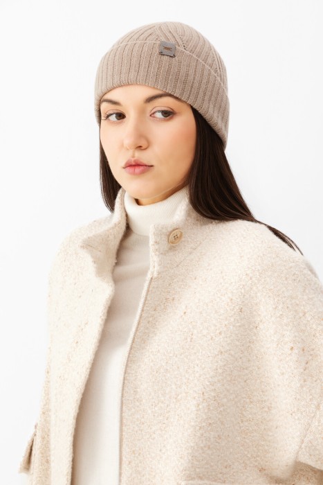 шапка  по цене 16250 руб вид справа