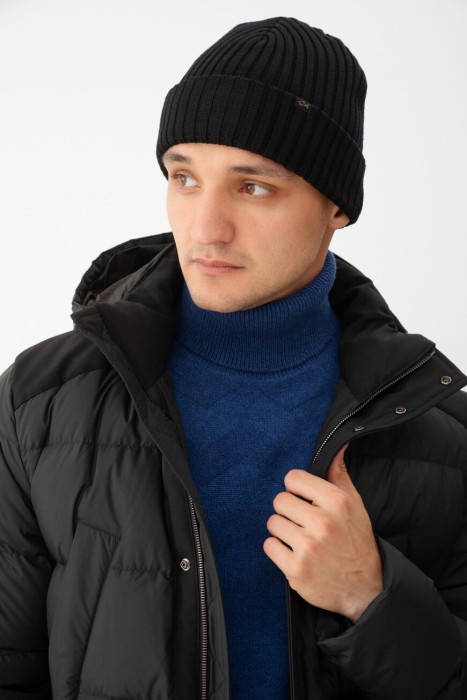 шапка  по цене 8800 руб вид справа