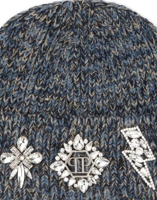 шапка  от бренда philipp plein вид слева