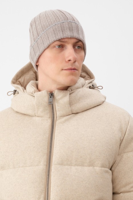 шапка  по цене 59000 руб вид справа