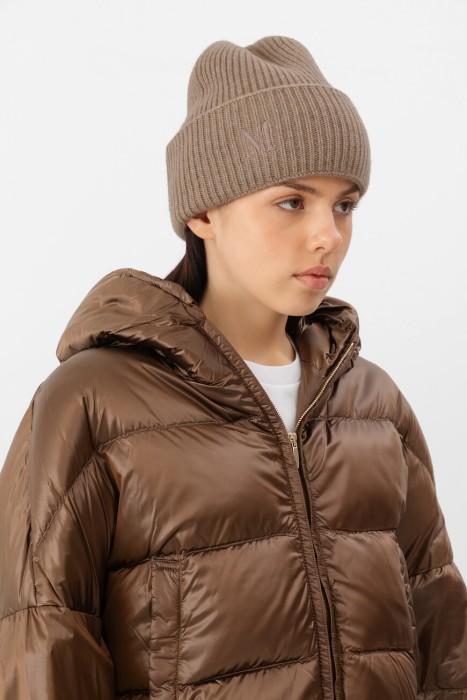 шапка  от бренда max mara вид слева