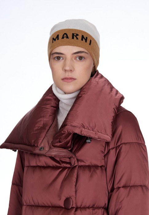 Товар белого цвета с внутренней стороны