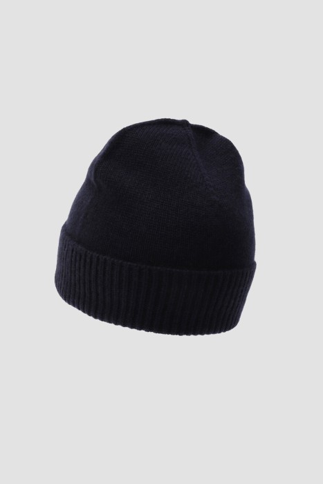 шапка  по цене 41000 руб вид справа