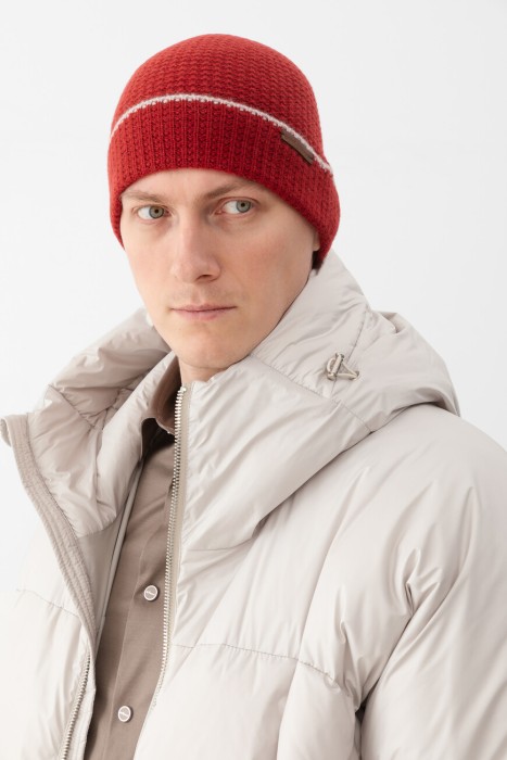 шапка  от бренда kiton вид слева