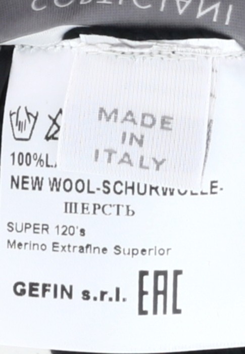 Товар бежевого цвета с внутренней стороны