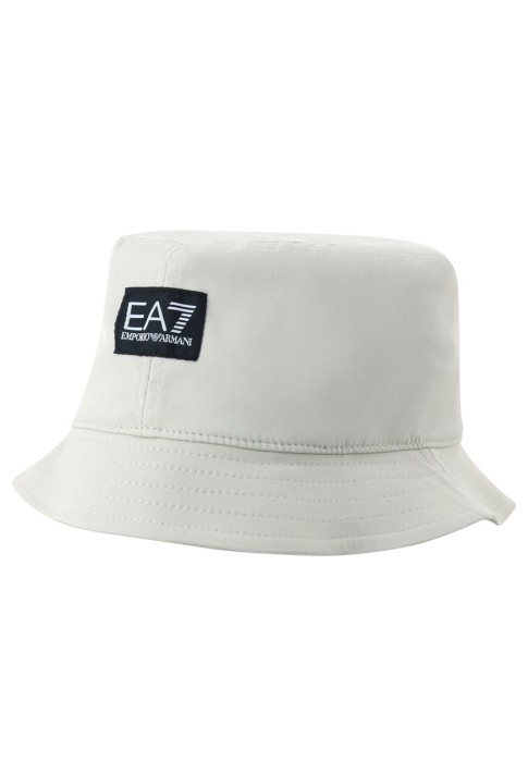 шапка  от бренда ea7 вид слева