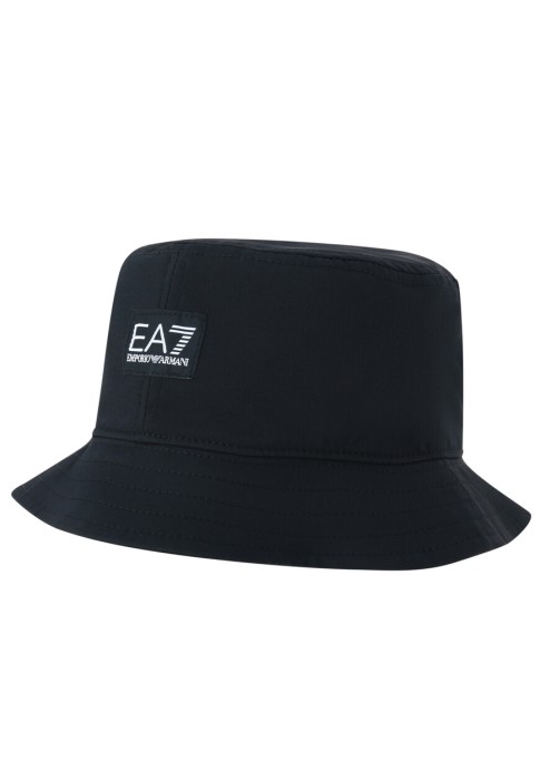 шапка  от бренда ea7 вид слева