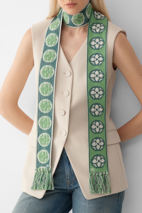 шарф  модель antibes по цене 31250 руб вид справа