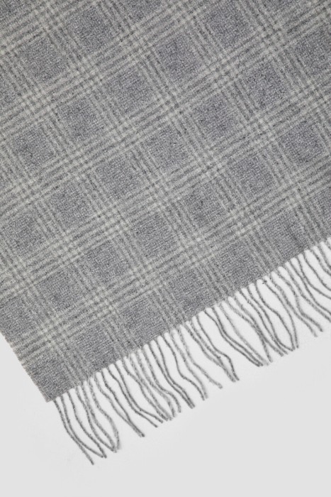 шарф  из шерсти спереди