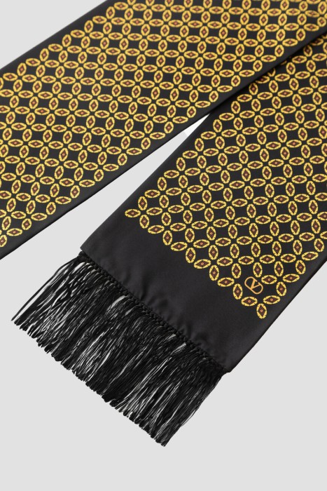 Товар черного цвета с внутренней стороны