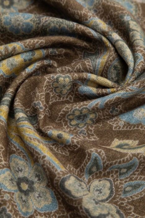 Товар разноцветного цвета с внутренней стороны