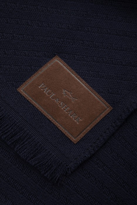 Товар синего цвета с внутренней стороны