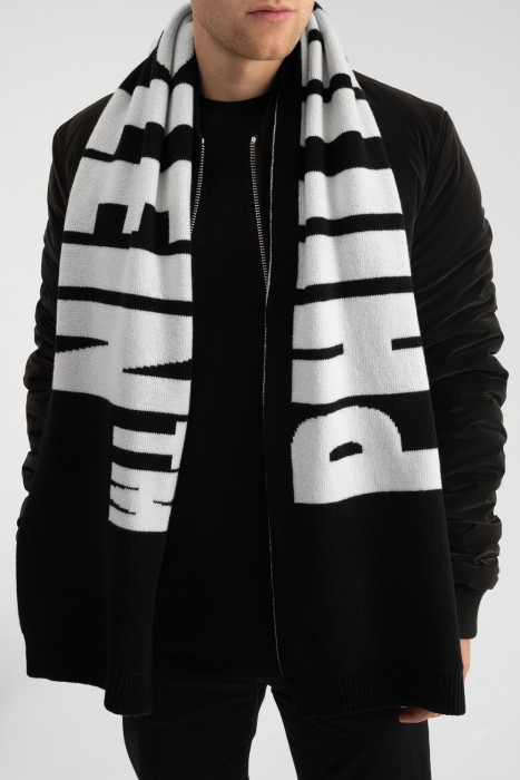 шарф  по цене 27000 руб вид справа