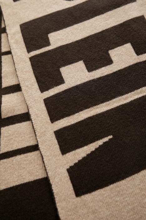 Товар бежевого цвета с внутренней стороны