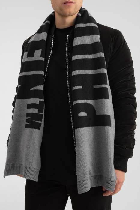 шарф  по цене 27000 руб вид справа