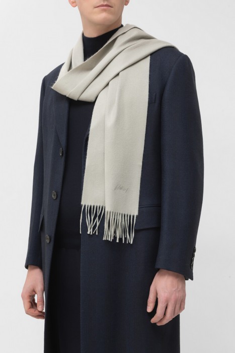 шарф  по цене 94000 руб вид справа