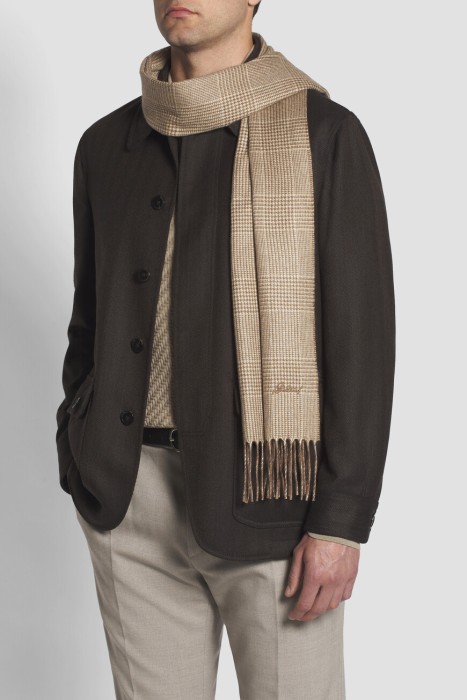 шарф  по цене 79000 руб вид справа