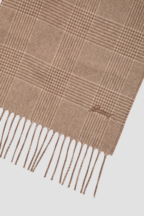 Товар коричневого цвета с внутренней стороны