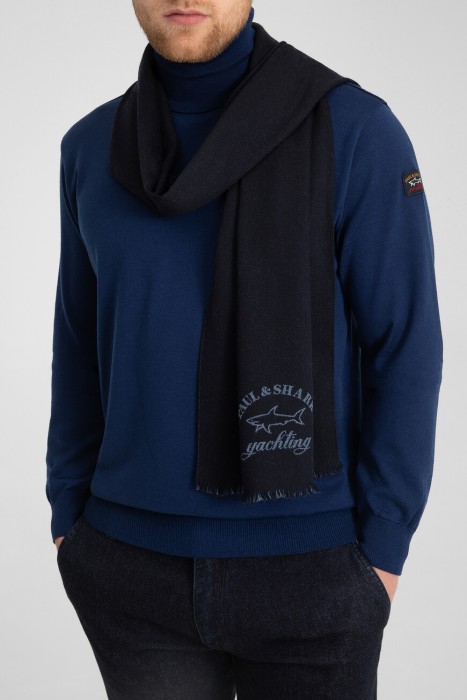 шарф  по цене 13000 руб вид справа