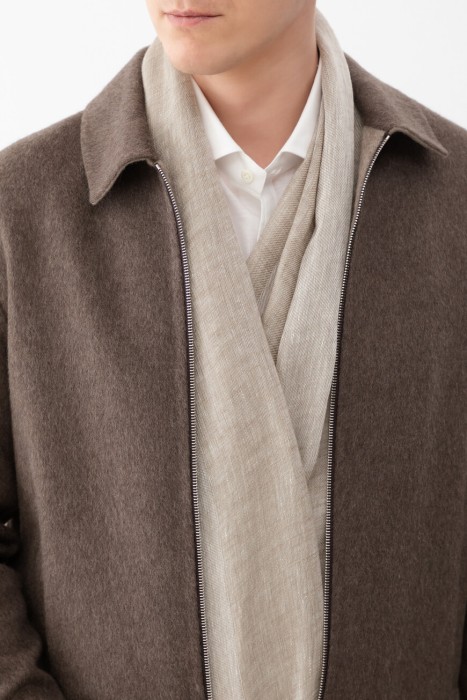 шарф  по цене 74500 руб вид справа