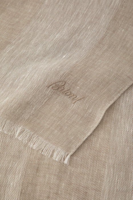 Товар бежевого цвета с внутренней стороны